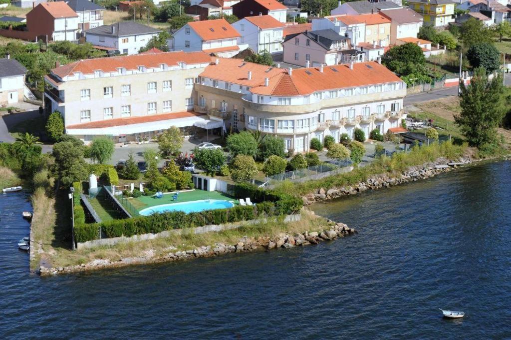Hotel Park Нойя Екстер'єр фото