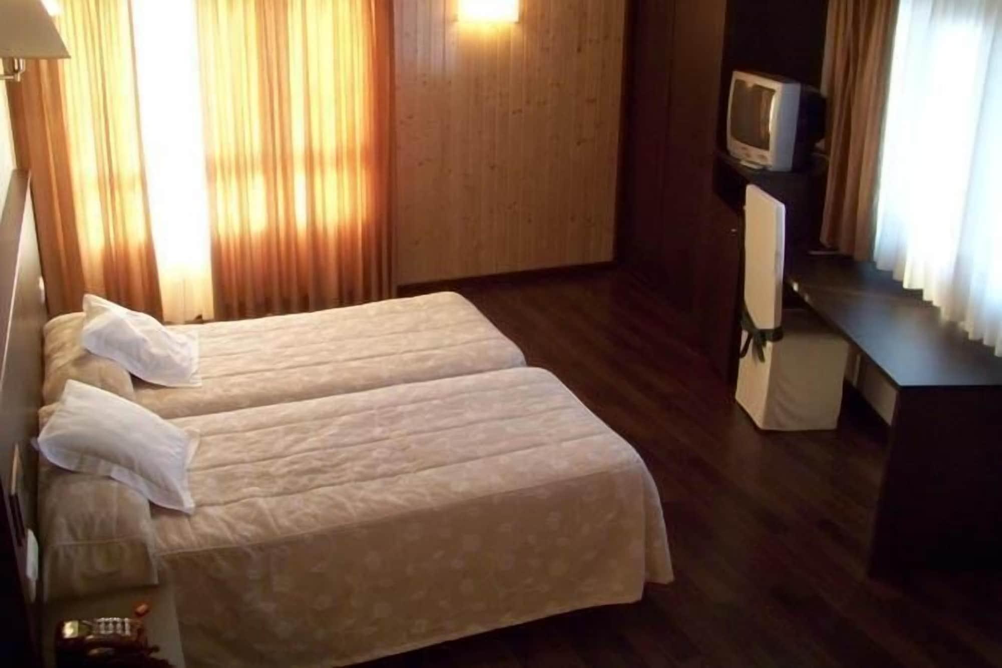 Hotel Park Нойя Екстер'єр фото