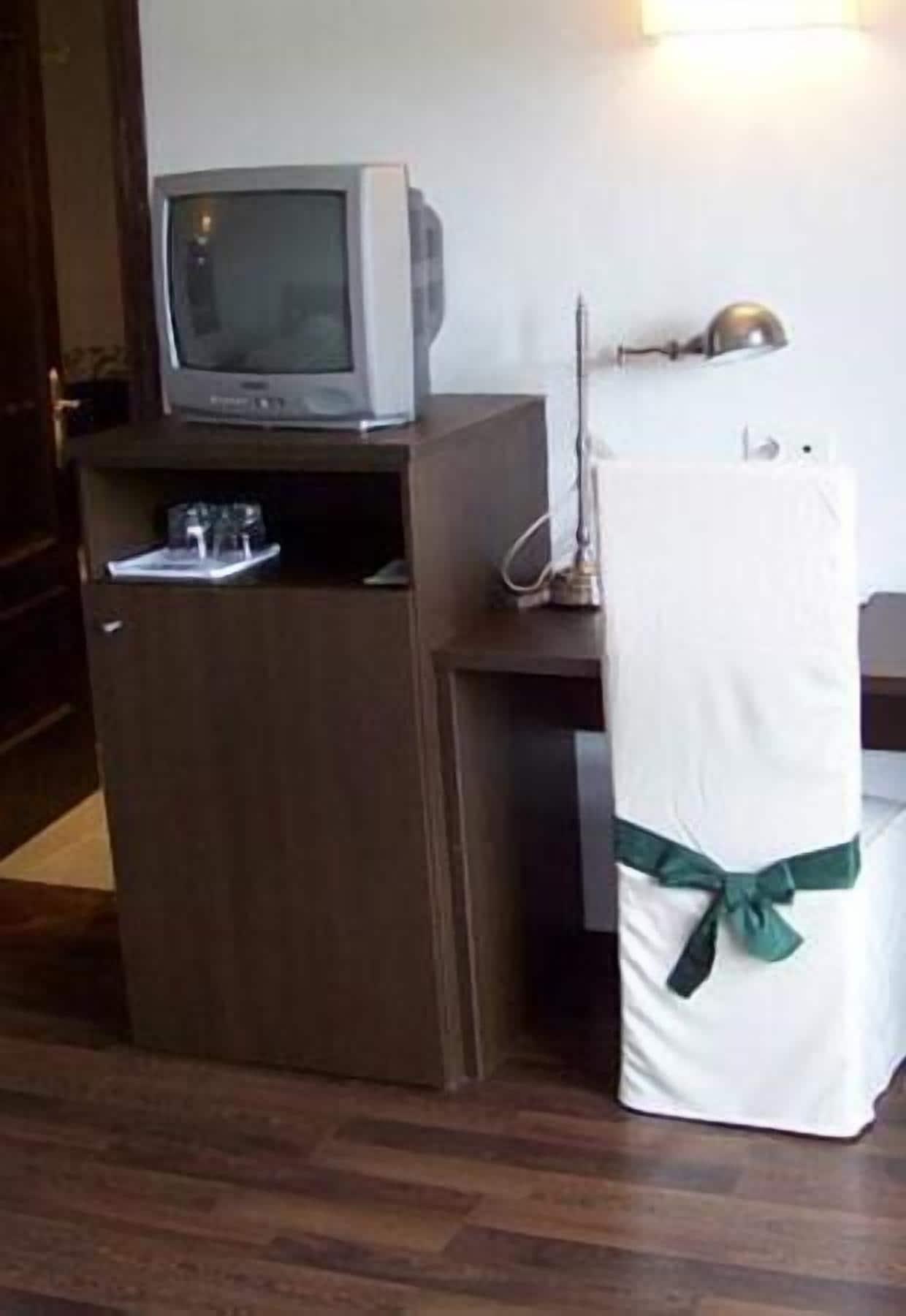 Hotel Park Нойя Екстер'єр фото
