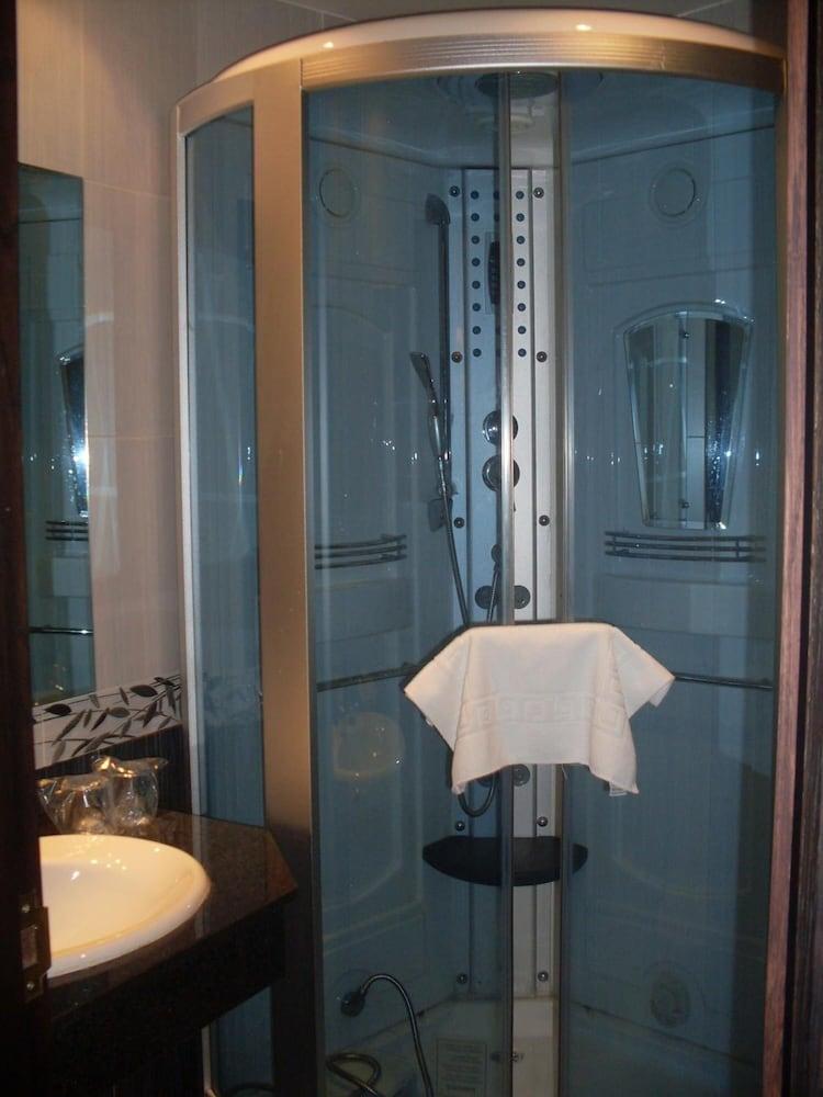 Hotel Park Нойя Екстер'єр фото