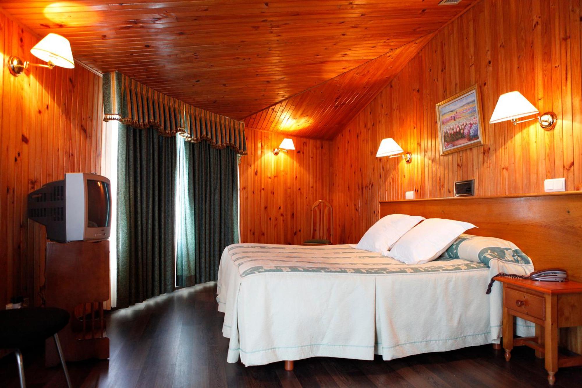 Hotel Park Нойя Екстер'єр фото