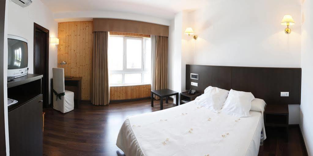 Hotel Park Нойя Екстер'єр фото