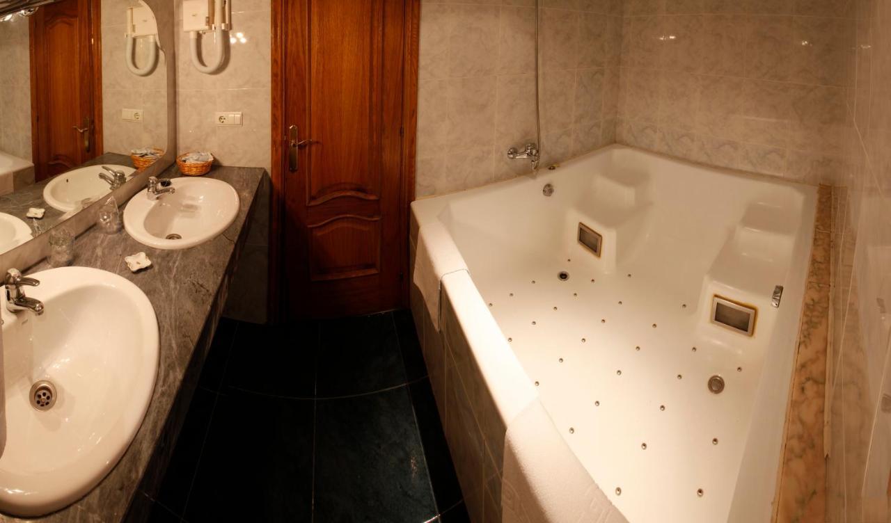 Hotel Park Нойя Екстер'єр фото